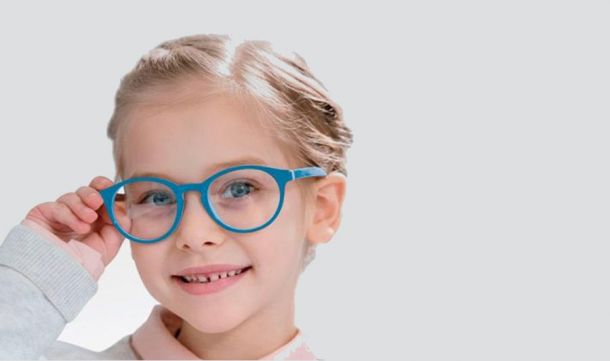 Niña con gafas - Opticalia