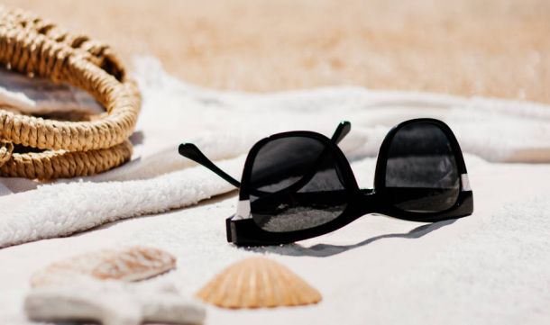 Gafas de sol en la playa